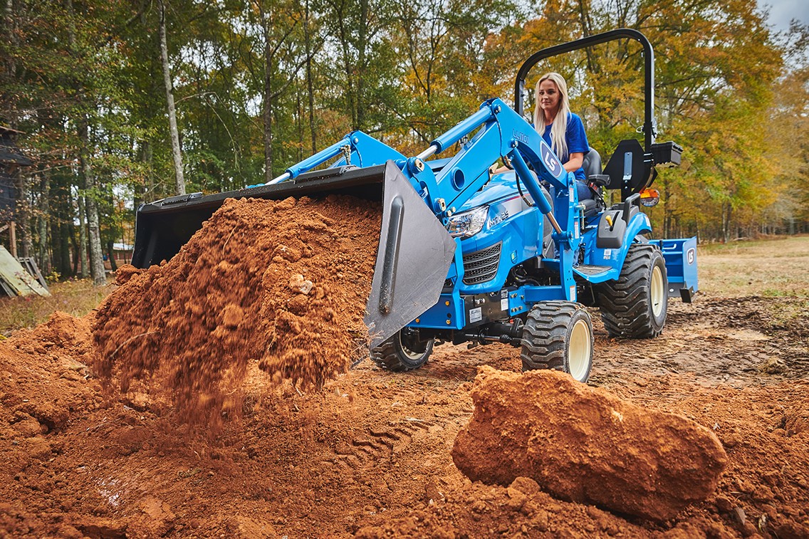 Take on any job with our heavy-duty LS tractor!