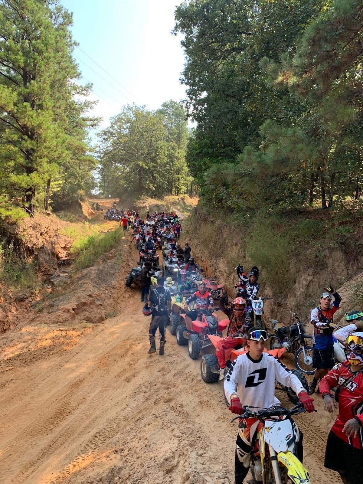 Estamos locos por correr y hacer un movimiento grande aquí parte de la trayectoria de los que ha sido #THE_MUD_KINGS y muchos grupos más !!! 2021 promete !!! Primero Dios por delante...